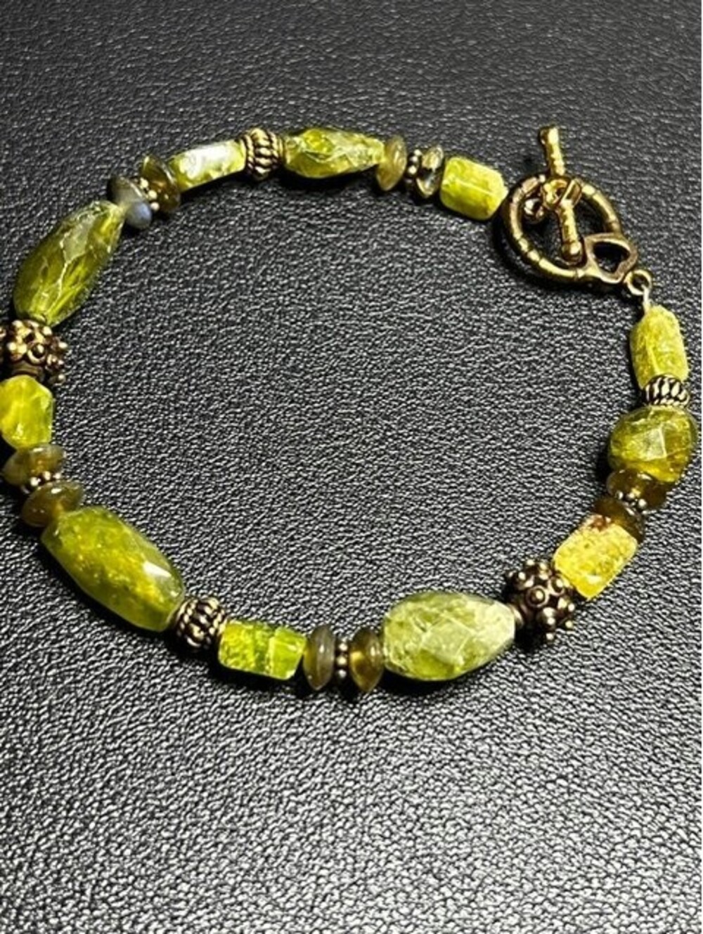 B6539 Peridot Gemstone Beaded Bracelet Ornate Spacer Toggle Clasp 8"